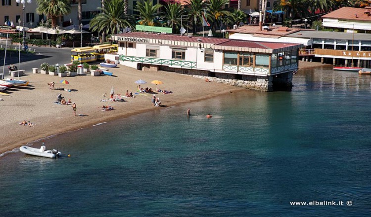 Porto Azzurro Isola Delba Vicino A Tutte Le Spiagge