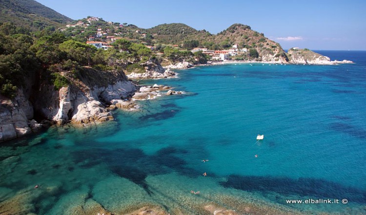 Spiaggia Di Santandrea Sabbia E Magnifiche Scogliere Allelba